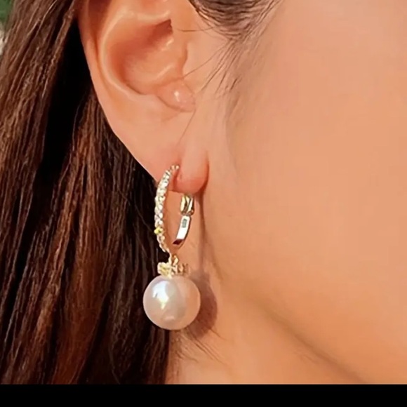 NEWT Elegant Gold and Pearl Earrings - Picture 2 of 10